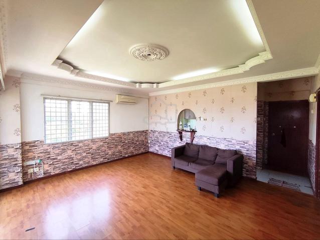 Estana Court 1