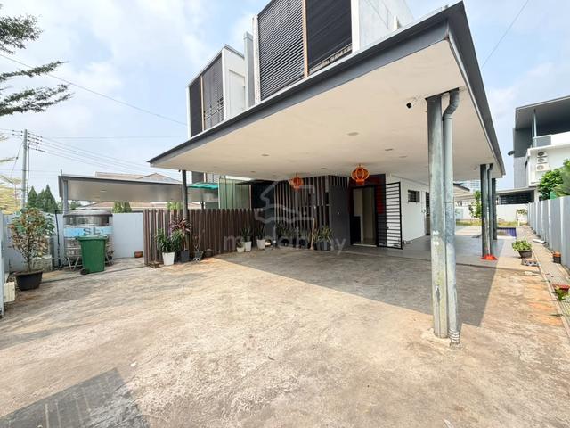 For sale | Hui Sing 3-storey semi-detached house 1
