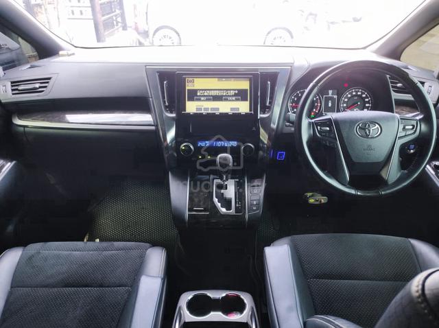 2017 Toyota VELLFIRE 2.5 Z GOLDEN EYES 1Y-WARRANTY - 2