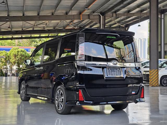 2021 Toyota VOXY 2.0 ZS KIRAMEKI II 2PD 8STR 49K - 2