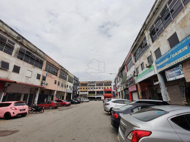 Triple Storey Shop Lot Bandar Country Homes Rawang 1