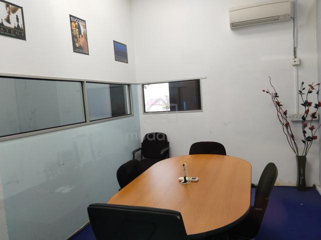 Diamond Square fully furnished 3 partition room 4 Aircon 4 lifts 2