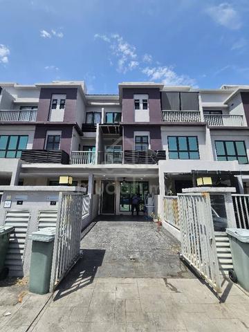 Ground Floor Facing Open Townhouse The Strata Bandar Puteri Bangi 1