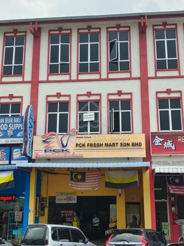 3 Storey Shoplot For Rent 1