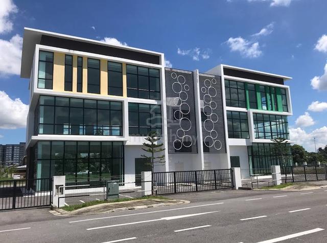 3 Storey Showroom (6% ROI Rental Yield / 6% 租金收益率) Bintawa, Kuching 1