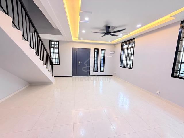 Bukit Indah Double Storey End Lot Extra Land Fully Renovated Full Loan 1