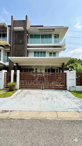 2.5 Storey Superlink Corner lot- big garden i USJ Heights (Type Sa 1