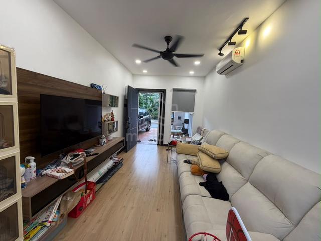1 Storey @ Tmn Mount Austin/ Jln Mutiara Emas/ Unblock/ Renovated 1