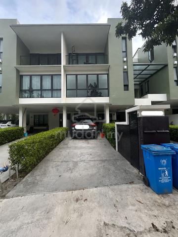 Rumah Townhouse Modern + Greenery View, Move In Ready! 1