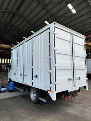 2026 Isuzu NPR 85 Corruagted Box Truck - photo 5 of 6