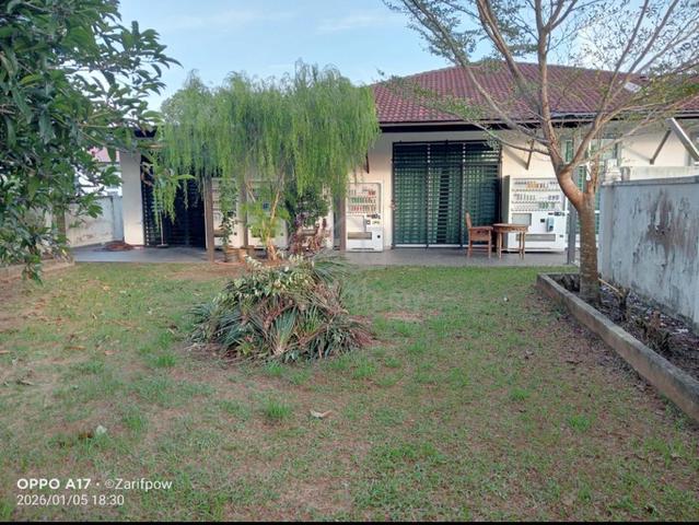 Duyong Semi D corner with good privacy 1