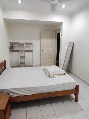Middle room for rent  1