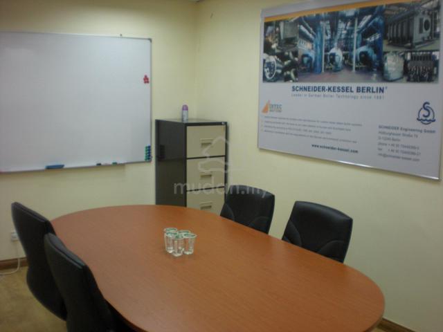 Puchong Jaya 1026sf Office with lift Tenanted Roi 6% Opposite ioi Mall 3