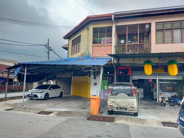 Seri kembangaan ,kampung baru serdang corner shop , kedai corner,luas 1