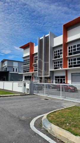 Nice 3 storey Semi D Factory @ Perdana Industrial Park Puchong 1
