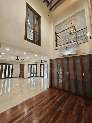Nice Renovated Bungalow House w 7 Room😍Bukit Rimau Kota Kemuning!Sale 1