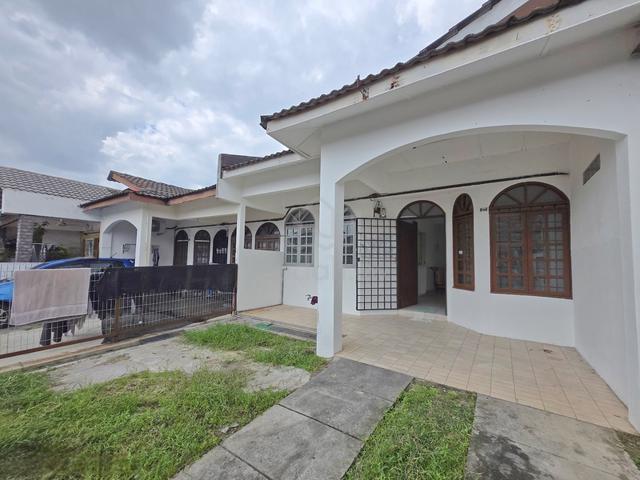 [FULL LOAN + NEWLY PAINTED + GOOD UNIT] Tmn Bunga Negara, Sek 27, Shah 1
