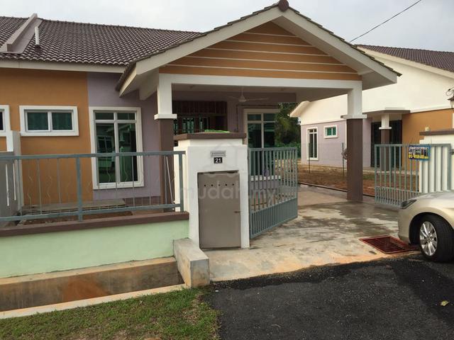 Bilik di Rumah Semi-D Taman Desa Salak Pekerti Sepang 1