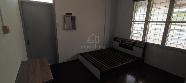 master BedRoom in kuching for rent 1