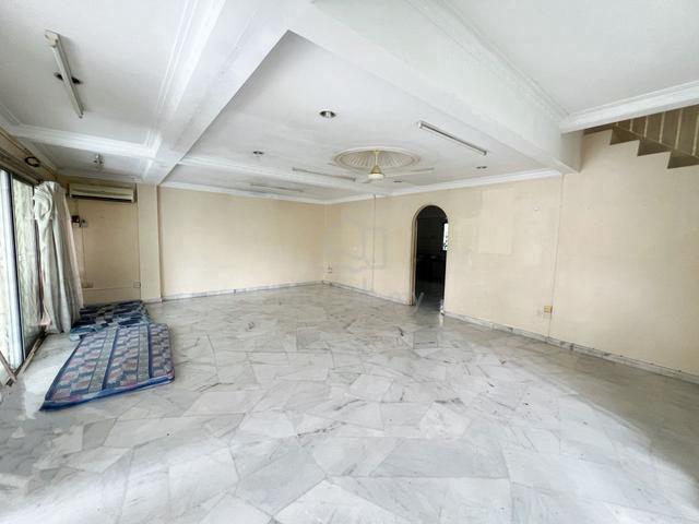 [CORNER LOT] Double Storey Tmn Usaha Jaya Bukit Desa Kepong for Rent 3