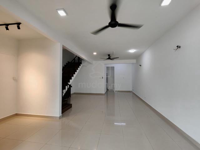 Bandar Bukit Raja , Cogan , Partialy furnished with kitchen cabinet 1