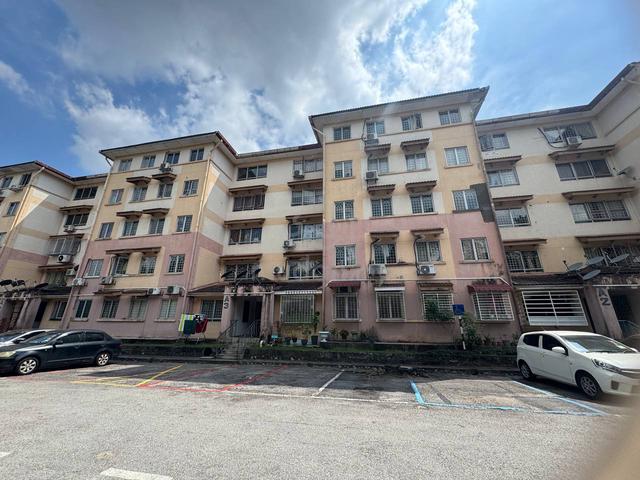 saujana apartment 1