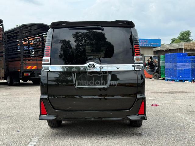 2021 Toyota VOXY 2.0 ZS KIRAMEKI III 7STR 2PD 42K - 4