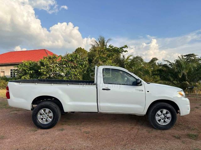 2011 Toyota HILUX Single Cab 2.5 (M) - 4