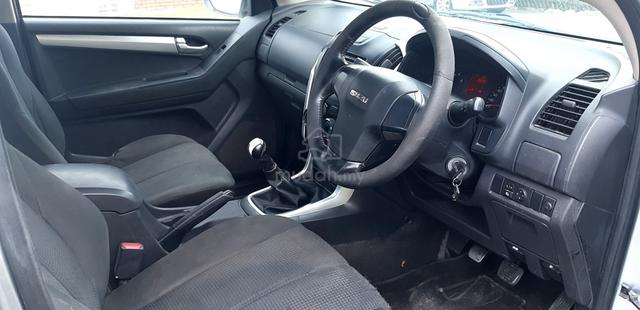2015 Isuzu D-MAX 2.5 4X2 (M) - 5