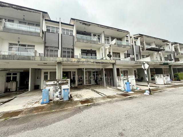 RENOVATED | 3 Storey Townhouse, Desa Saujana 2, Bandar Saujana Putra 1