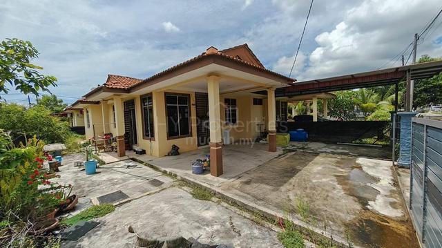 Rumah Semi D Di Taman Desa Tanjung Damai Gong Badak 1
