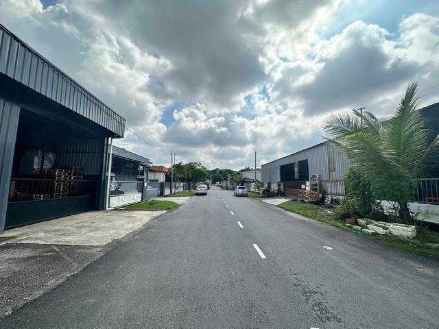 Sungai Tukang Area 2 Combining 1.5 Storey Warehouse For Rent 1