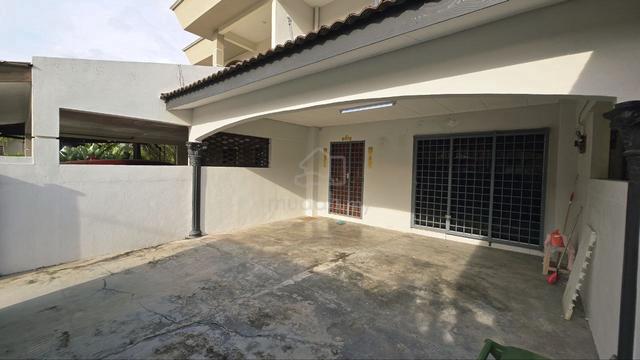 Ipoh Garden / 2 Storey Terrace / 20x70 / 4R3B / Kitchen Fully Extended 1