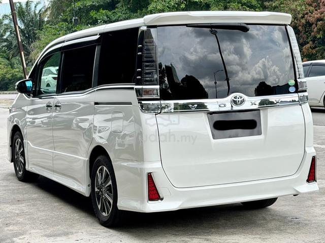 2018 Toyota VOXY 2.0 ZS (A) - 4