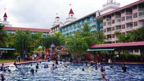 Desaru 4-Star Beachfront Resort 25 Acre Land 18 Blocks 793 Rooms 1