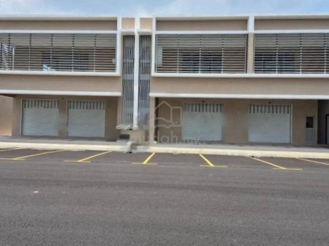 For rent 1.5sty Lakeside Boulavard2 shoplot, Puchong 1