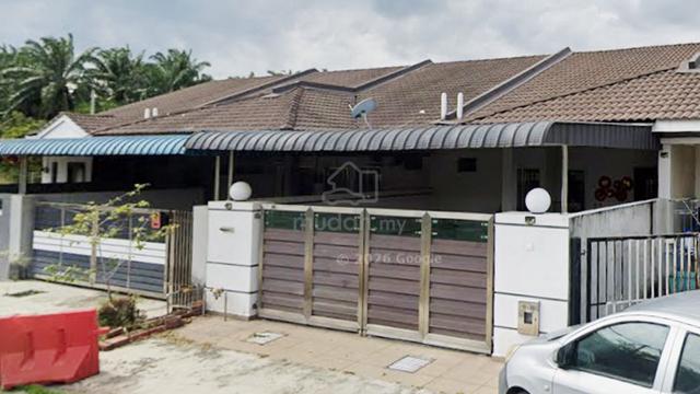 Jalan Putera Indah 10/xx, Bandar Putera Indah, Tongkang Pechah 1