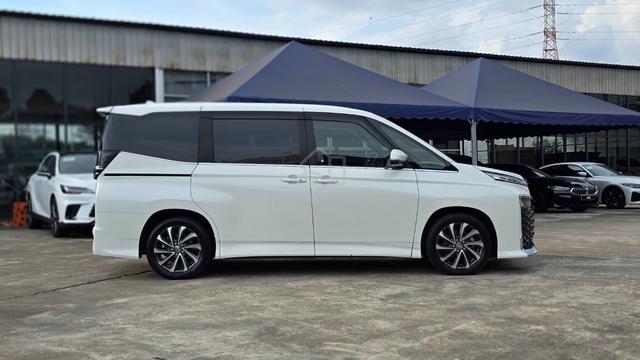 2023 Toyota VOXY 2.0 S-Z (A) - 3
