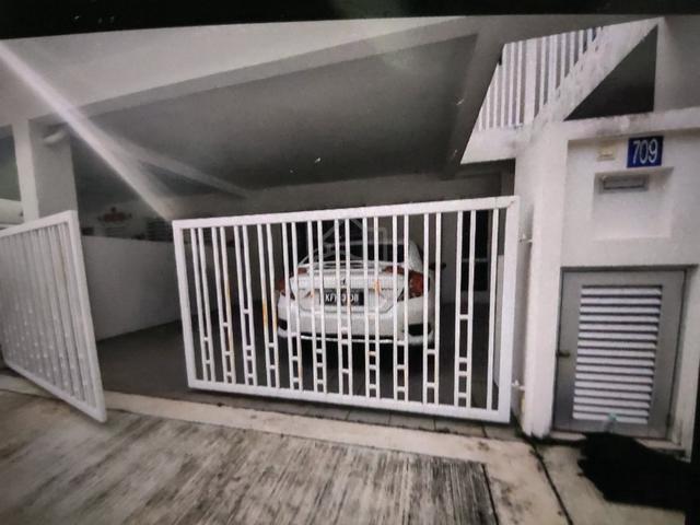 House for rent at ara sendayan. Good location. Brand new house. Basic 1