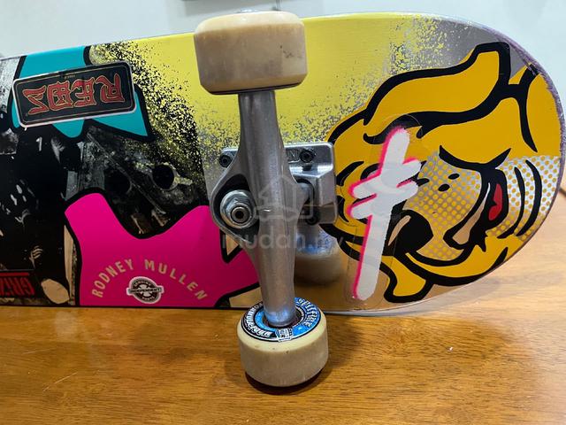 Almost mullen skateboard 8"0 complete custom  - photo 4 of 6