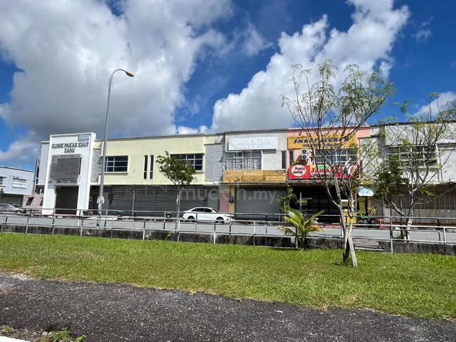 KedaI tingkat bawah di Bandar Baru Mergong 1