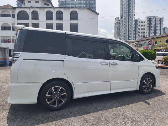 2018 Toyota VOXY 2.0 KIRAMEKI FACELIFT 2 POWERDOOR - 2