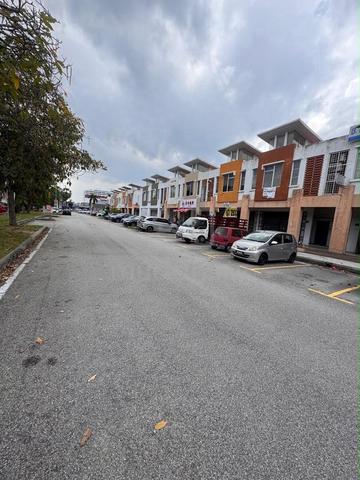 Bandar Botanic @ 2 Storey Shoplot| FREEHOLD| GOOD DEAL 1