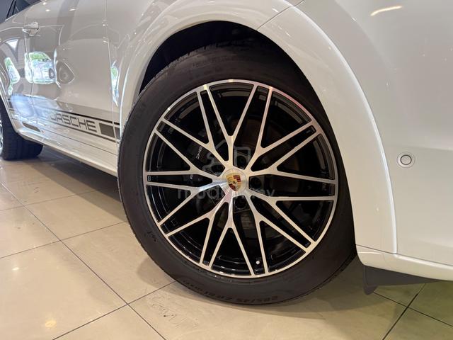 2024 Porsche CAYENNE 3.0 COUPE (A) - 3