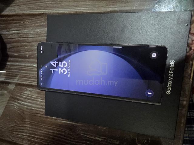 samsung galaxy z fold 5 - photo 2 of 6