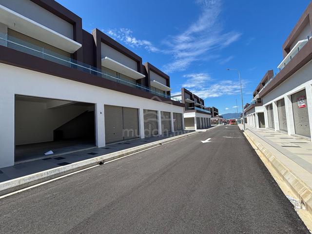 (33x75) End Lot IKON @ Centrio, Seremban 2!! Shoplot for RENT!! 4