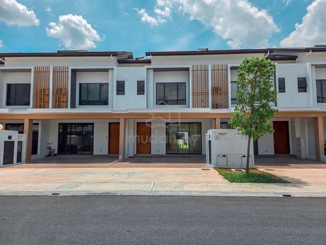 RENOVATED ‼️ 2 Storey Terrace, Gamuda Cove Dengkil 1