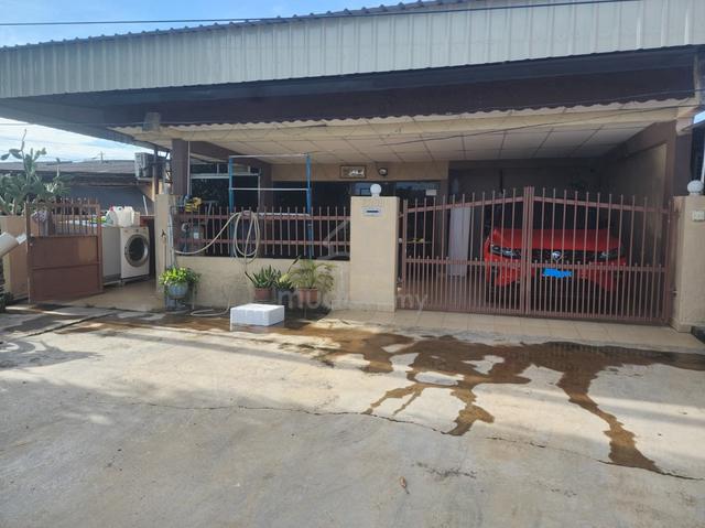 Rumah Semi Furnished untuk Dijual – Taman Wira Mergong 1