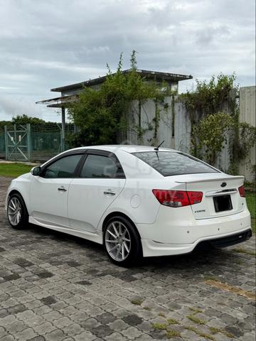 2010 Kia FORTE 1.6  SX (A) - 4