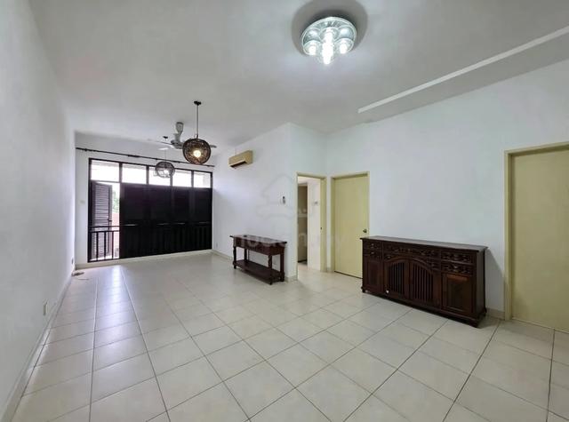Lakes Condominiums / Pangsapuri Tasik 1